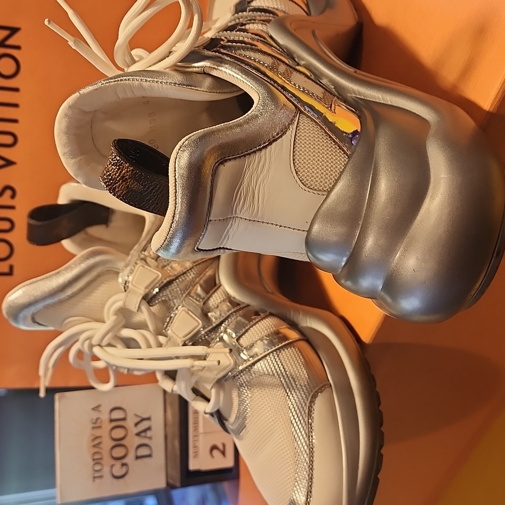 LOUIS VUITTON Calfskin Technical Nylon LV Archlight Sneakers 41 White Silver - Picture 7 of 16